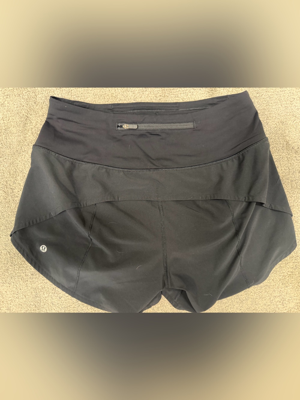 Lululemon high rise Speed Up size 6 4” shorts